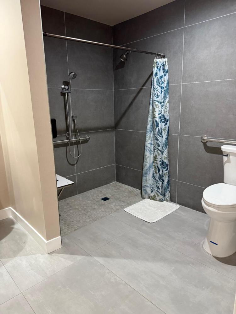 Queen Room - Disability Access